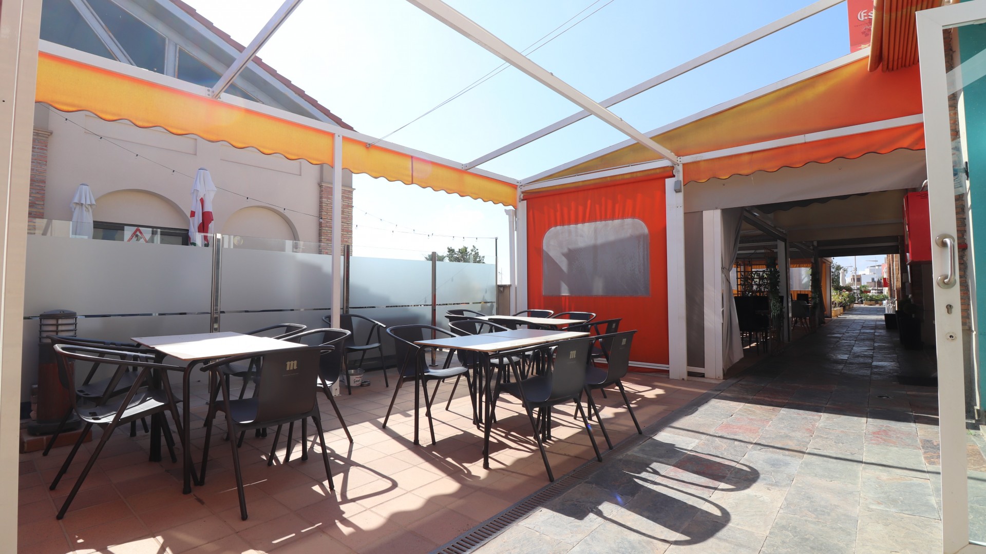 Venta - Comercial -
Algorfa - La Finca Golf Resort