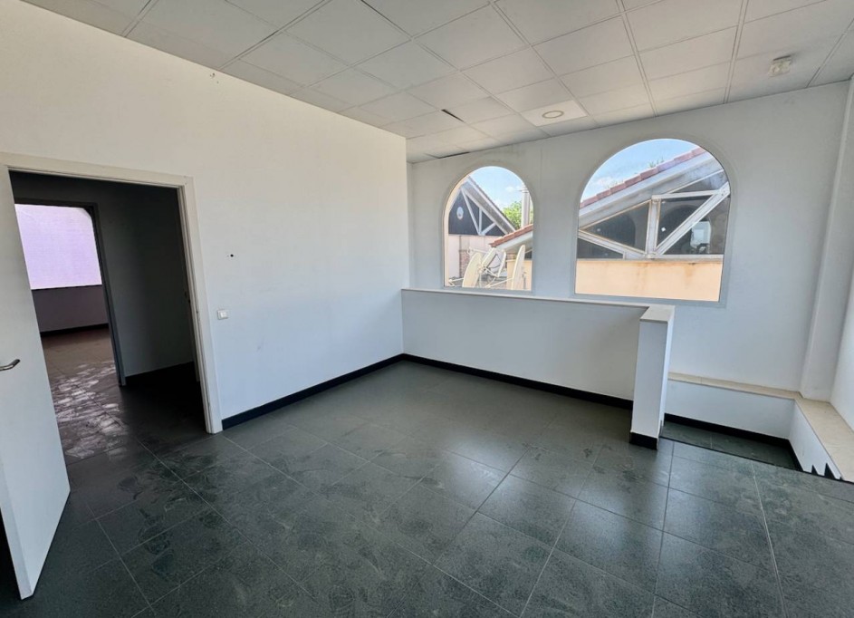 Venta - Comercial -
Algorfa - La Finca Golf Resort