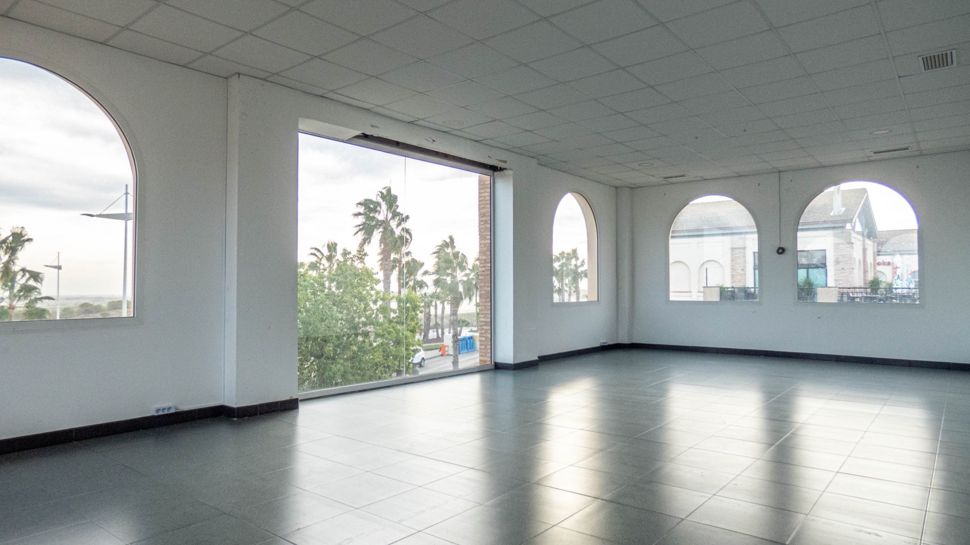 Venta - Comercial -
La Finca Golf - Algorfa