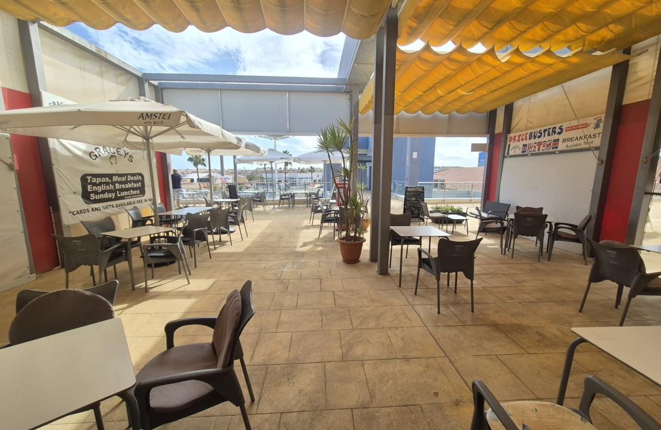 Venta - Comercial -
La Zenia
