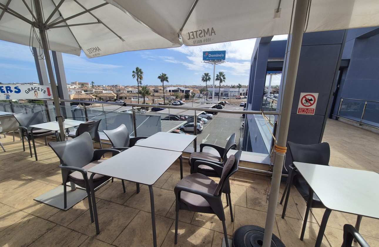 Venta - Comercial -
La Zenia