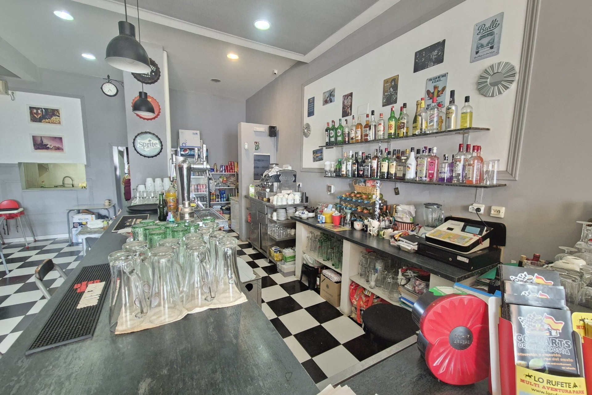Venta - Comercial -
La Zenia