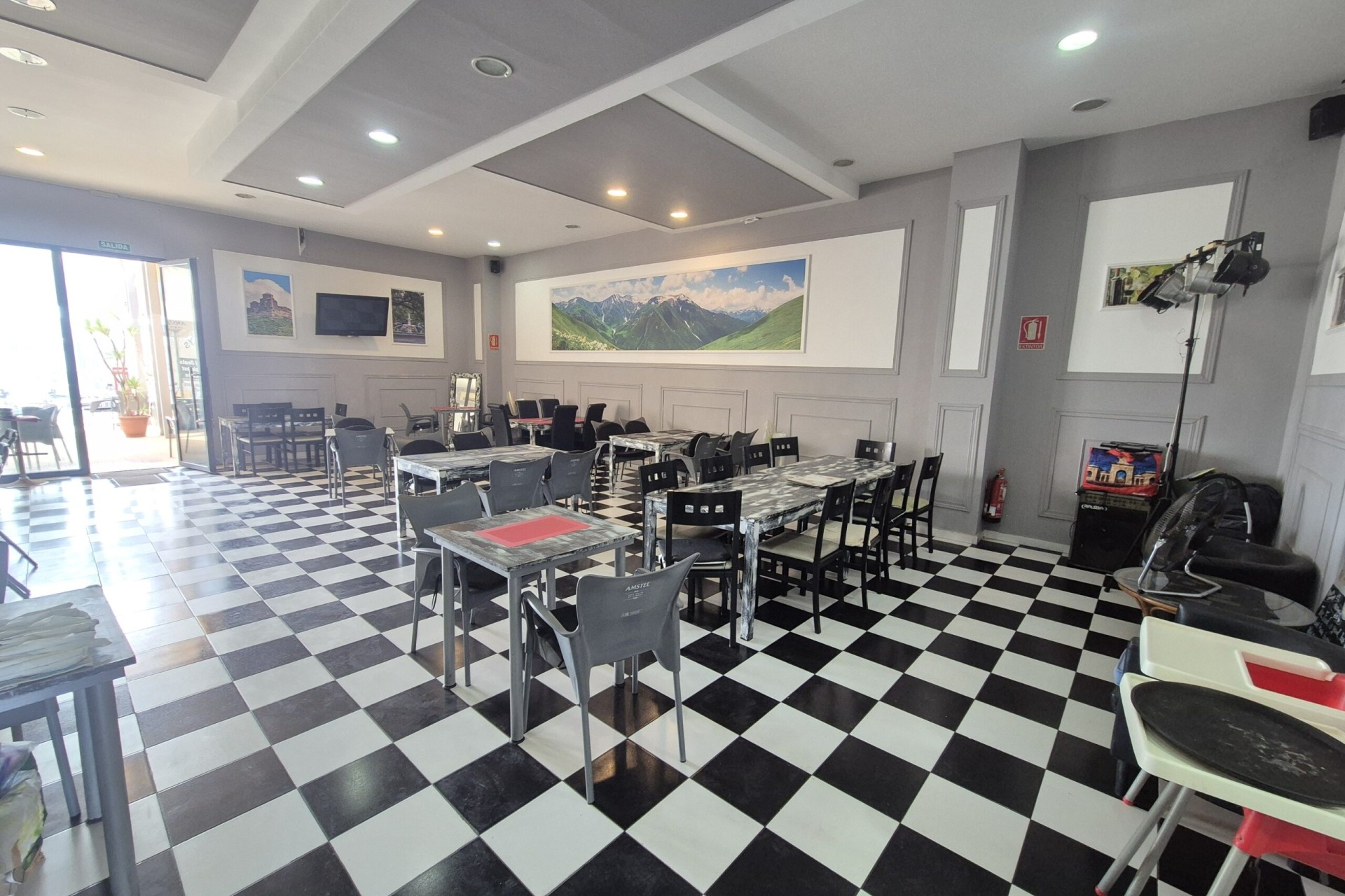 Venta - Comercial -
La Zenia