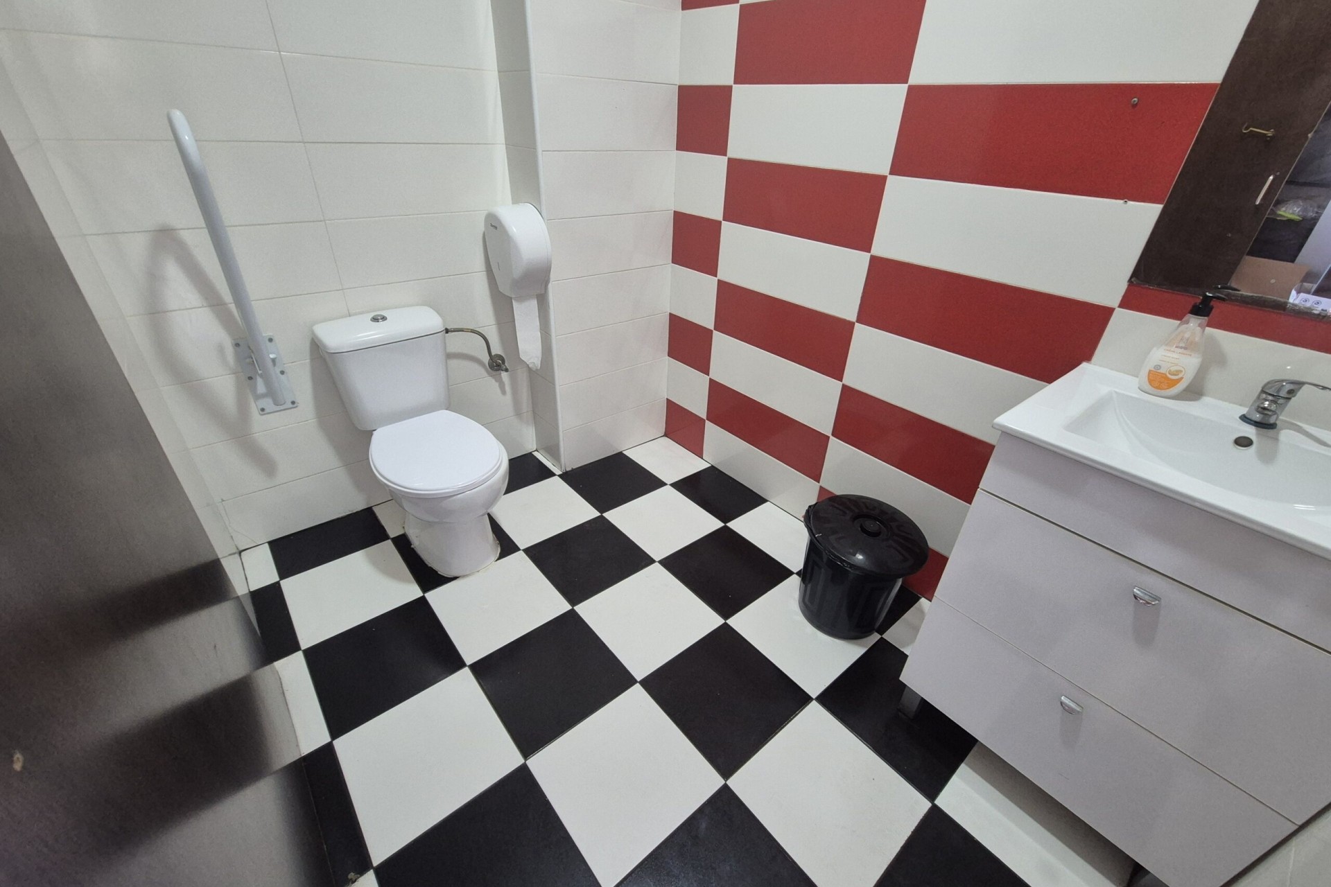 Venta - Comercial -
La Zenia