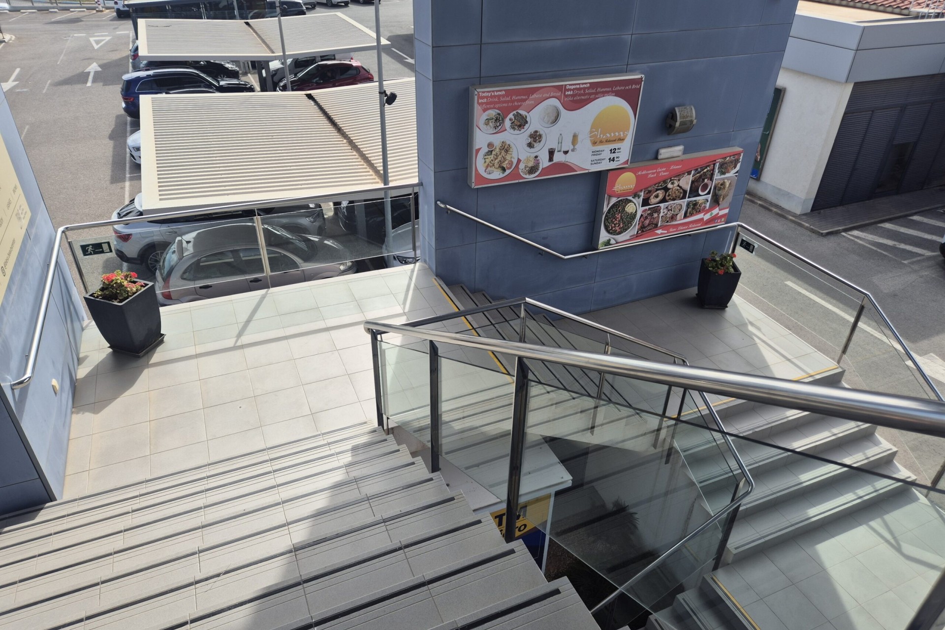 Venta - Comercial -
La Zenia