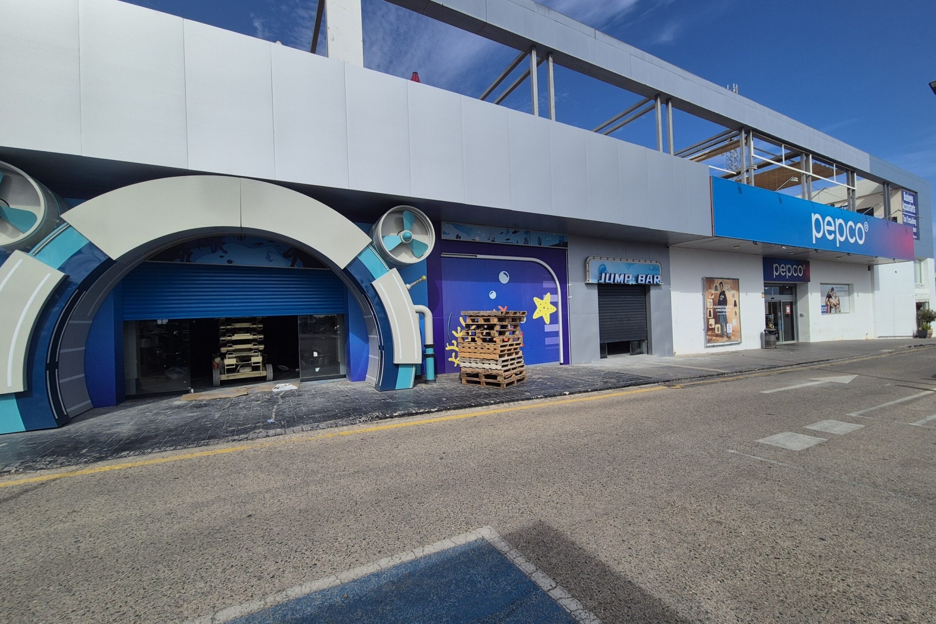 Venta - Comercial -
La Zenia