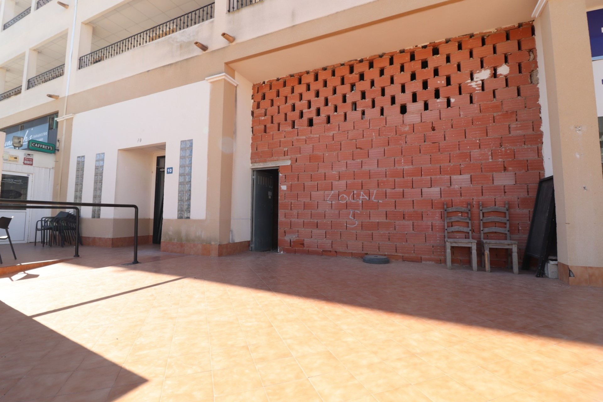 Venta - Comercial -
Los Montesinos - Entre Naranjos - Vistabella Golf
