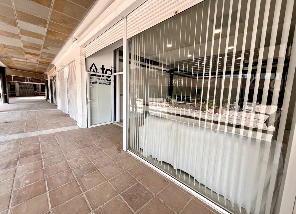 Venta - Comercial -
Playa Flamenca