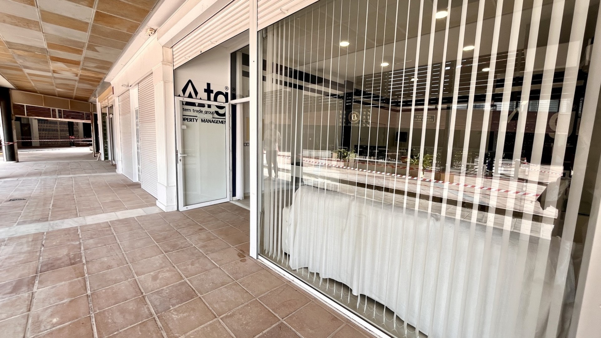 Venta - Comercial -
Playa Flamenca