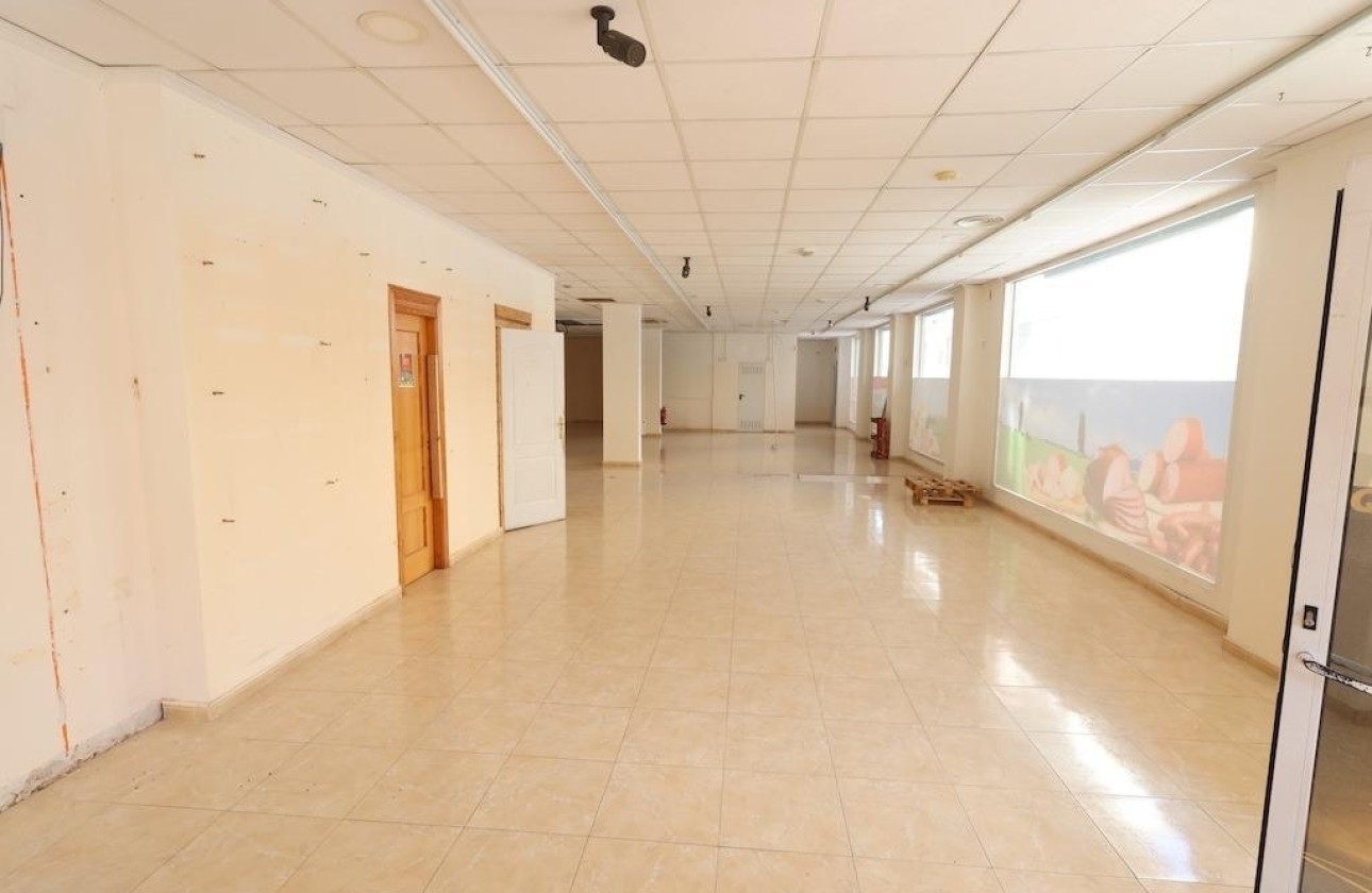 Venta - Comercial -
Torrevieja - Estacion de autobuses