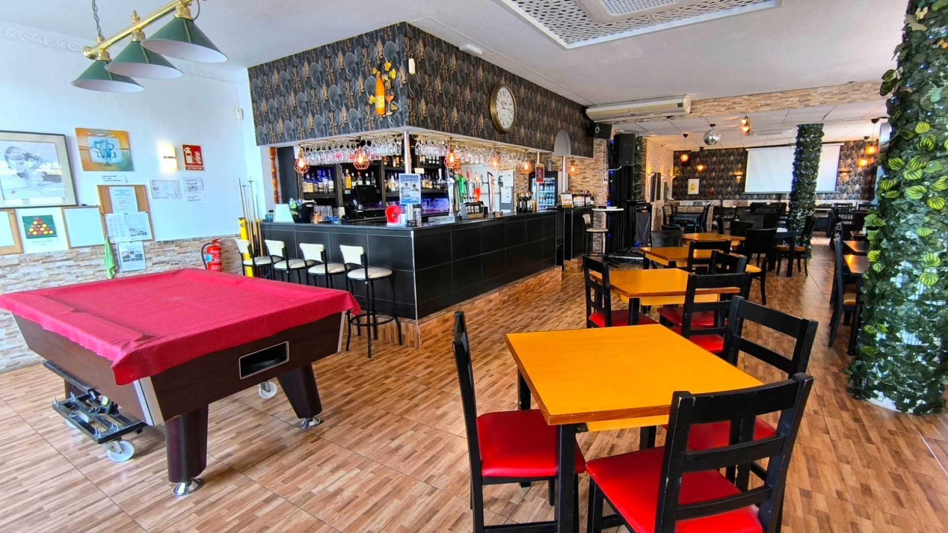 Venta - Comercial -
Villamartín