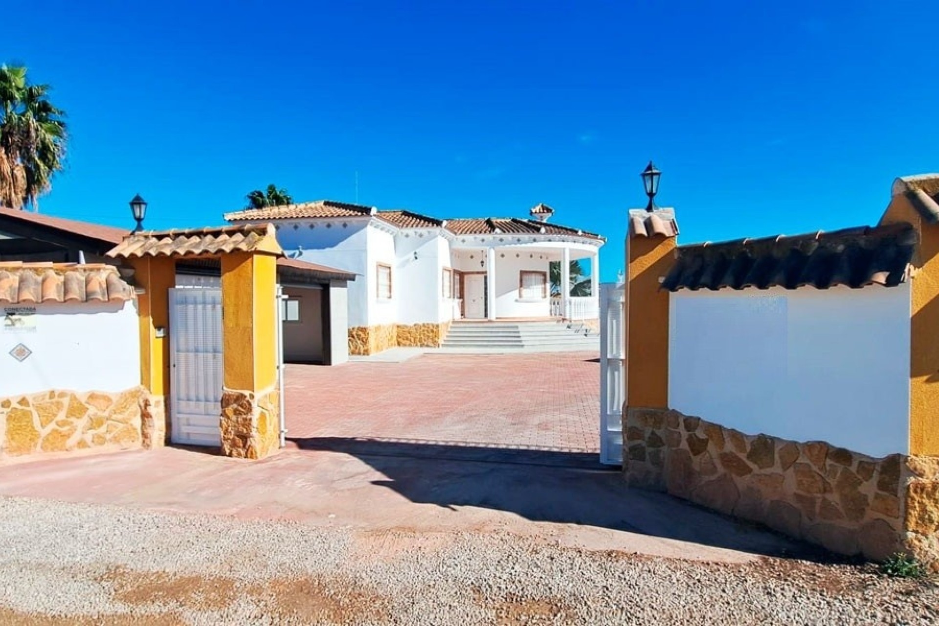 Venta - Finca / Casa de campo -
Catral