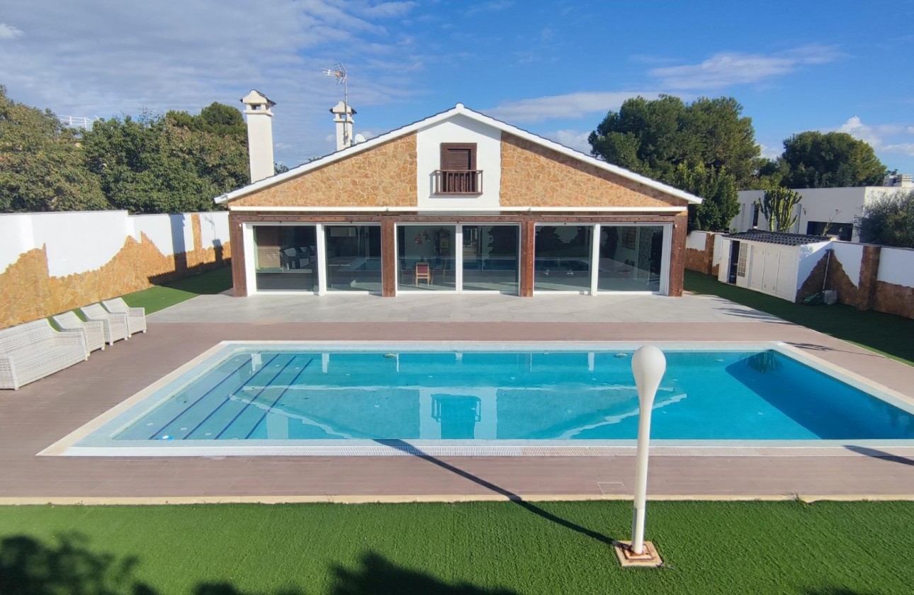 Venta - Finca / Casa de campo -
Mutxamel