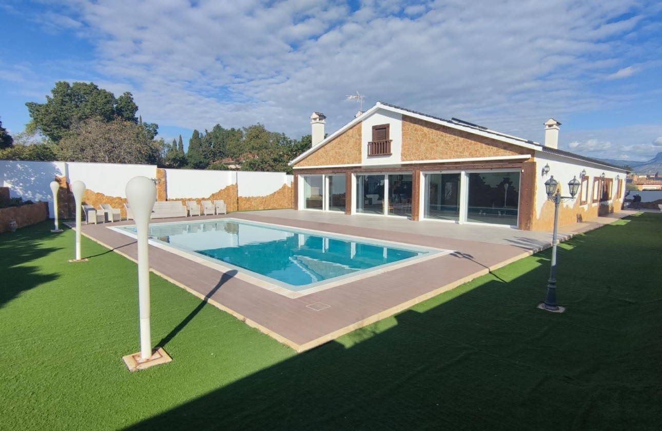 Venta - Finca / Casa de campo -
Mutxamel
