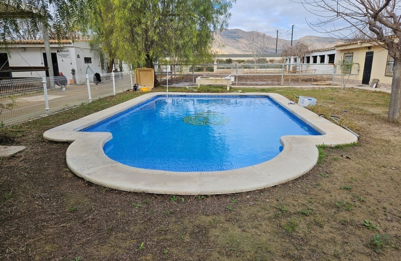 Venta - Finca / Casa de campo -
Orihuela
