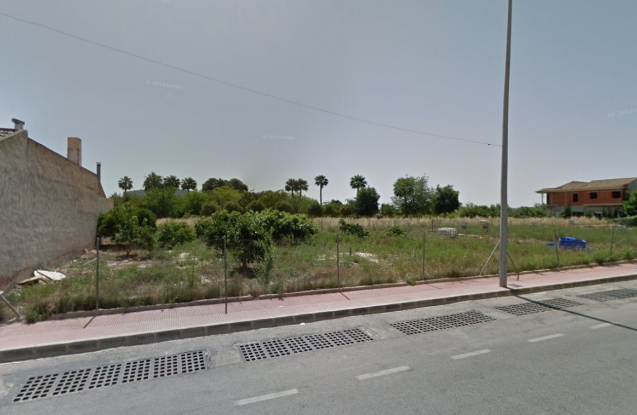 Venta - Parcela / Terreno -
Daya Nueva