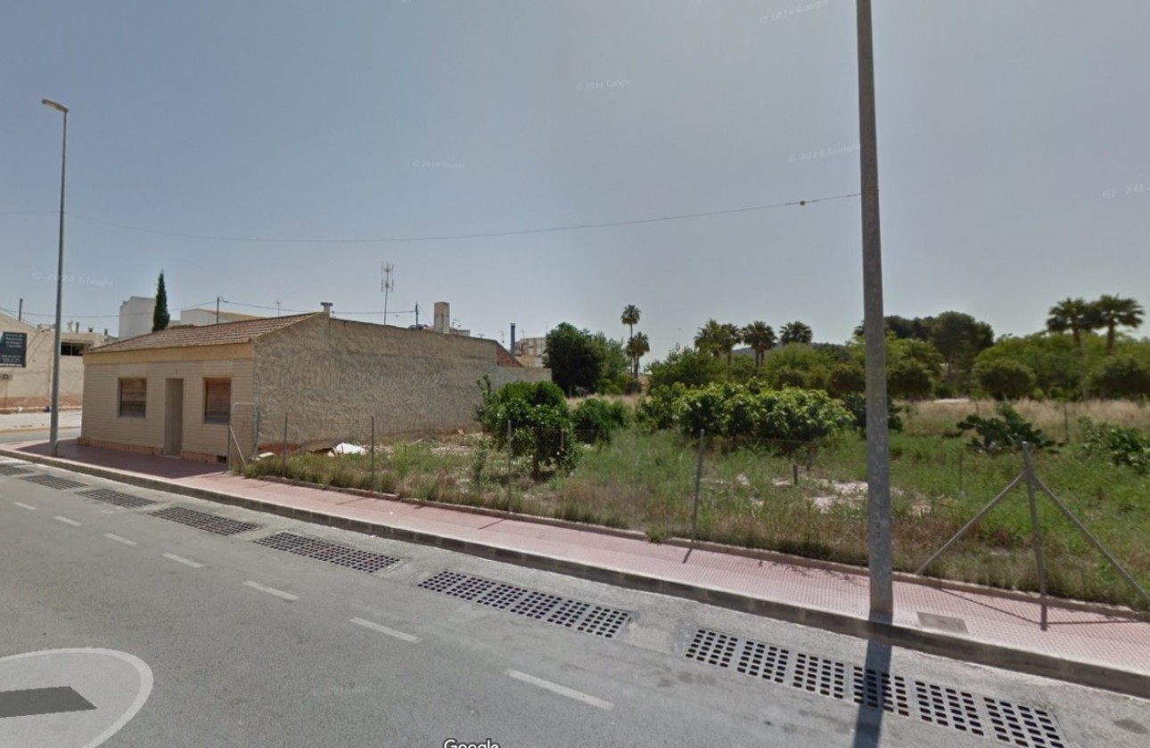 Venta - Parcela / Terreno -
Daya Nueva