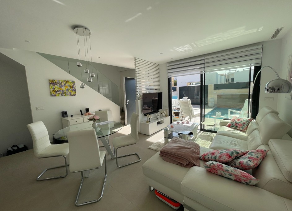 Venta - Villa adosada -
Benijofar - Centro