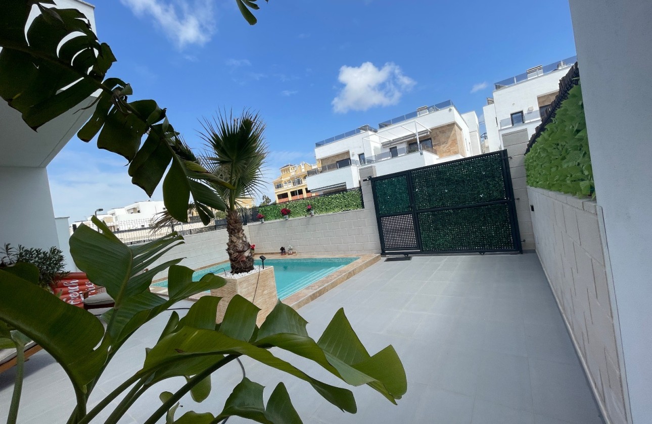 Venta - Villa adosada -
Benijofar