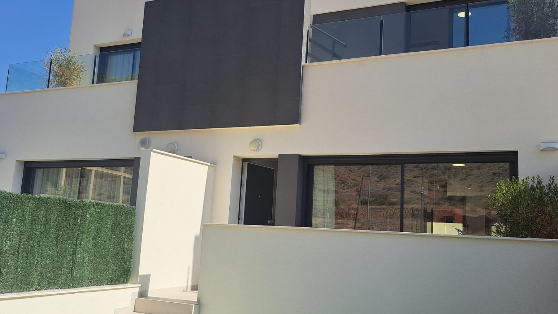 Venta - Villa adosada -
Cox