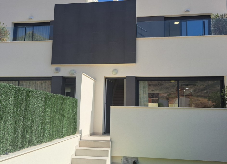 Venta - Villa adosada -
Cox