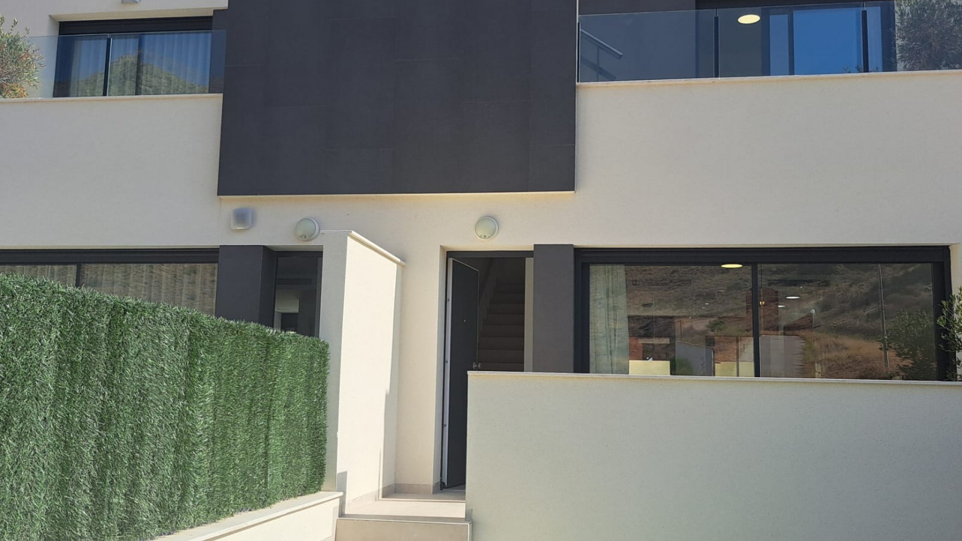 Venta - Villa adosada -
Cox