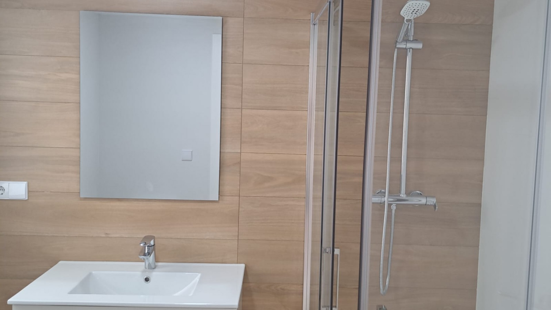 Venta - Villa adosada -
Cox