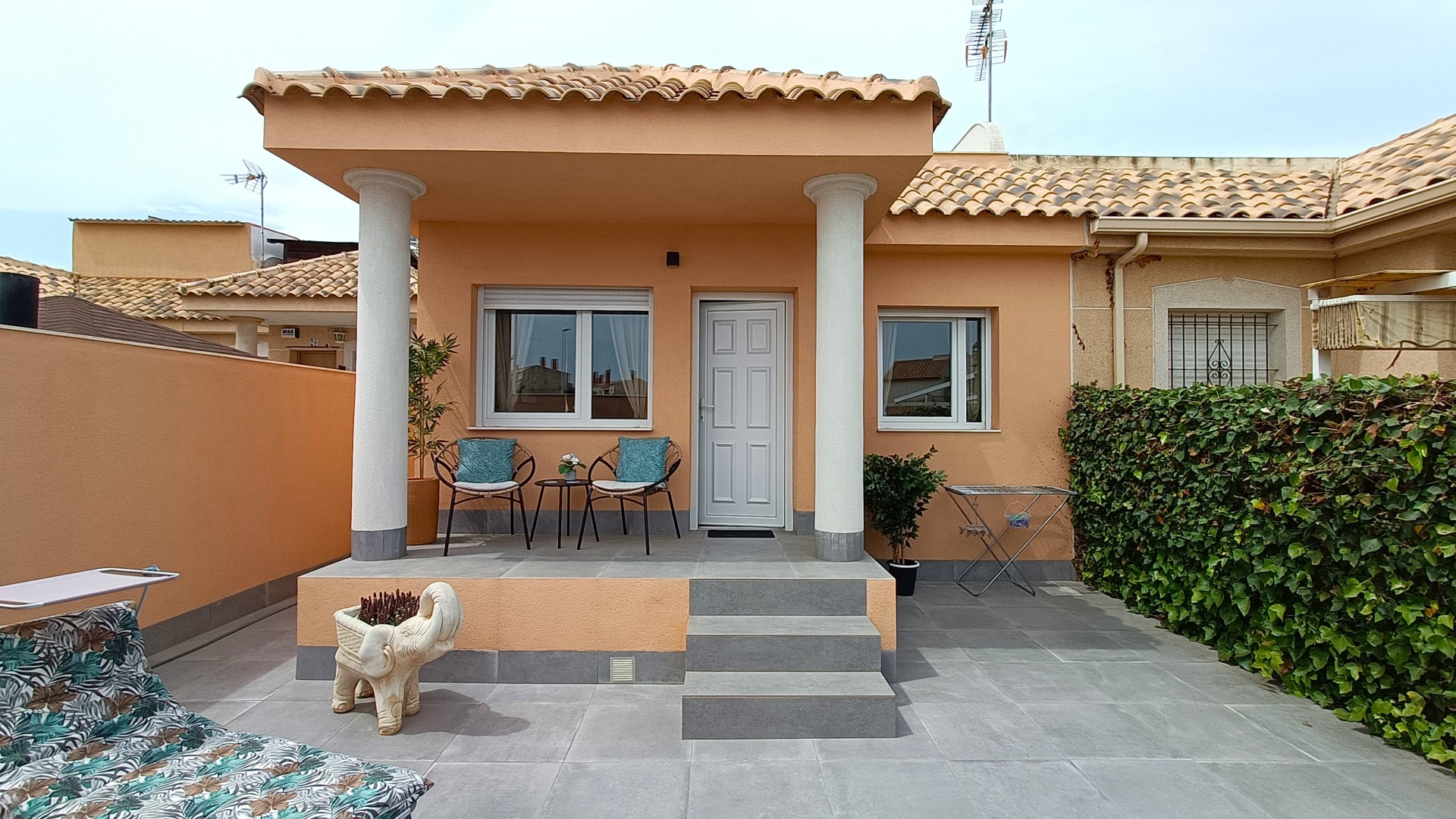 Venta - Villa adosada -
La Zenia - 03189