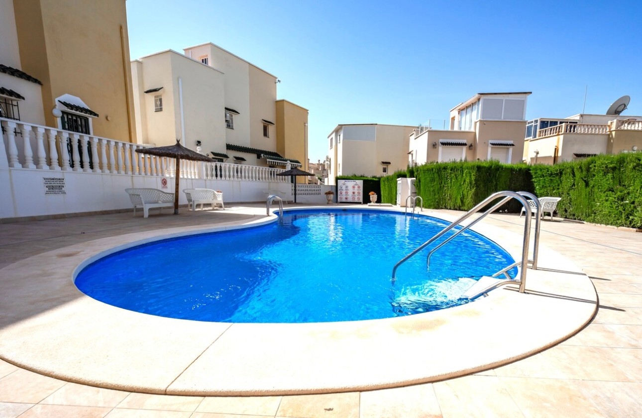 Venta - Villa adosada -
Los Altos - Res Valle de los pinos