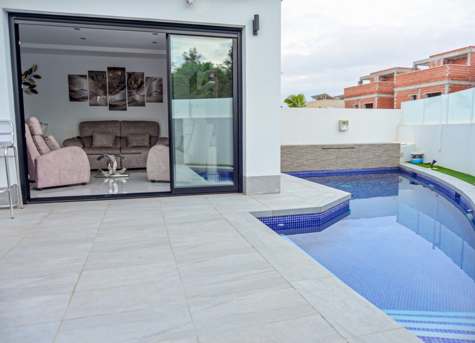 Venta - Villa adosada -
Los Montesinos - 0