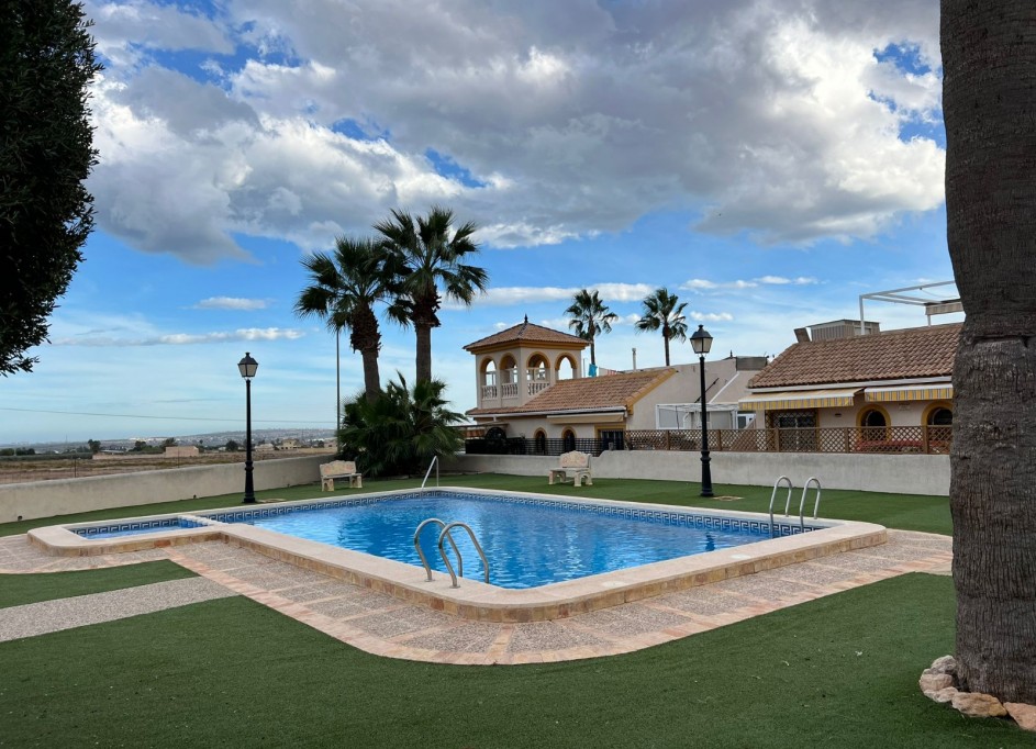 Venta - Villa adosada -
Los Montesinos - Urbanizacion montesol