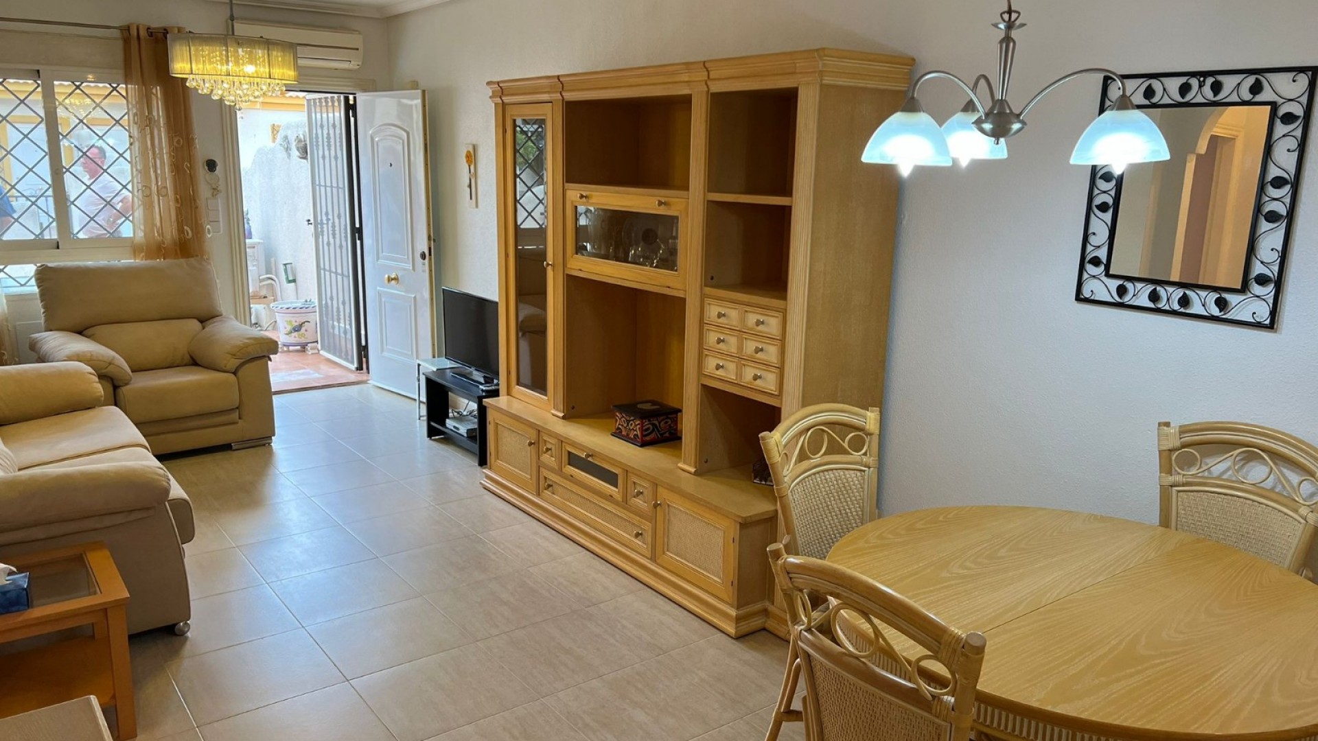 Venta - Villa adosada -
Los Montesinos - Urbanizacion montesol