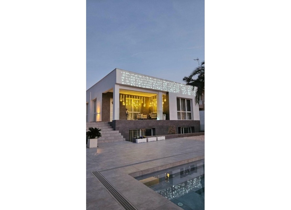 Venta - Villa adosada -
Orihuela