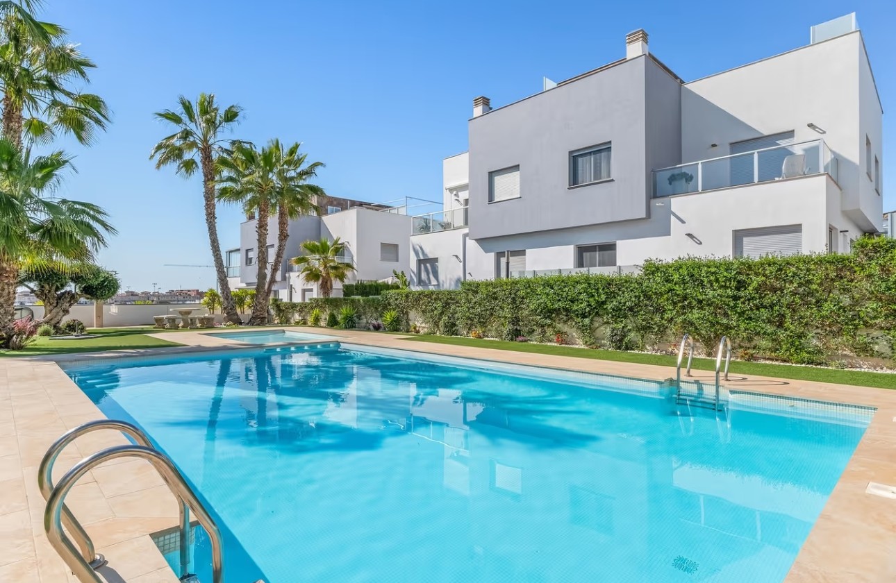 Venta - Villa adosada -
Punta Prima - Marina Med