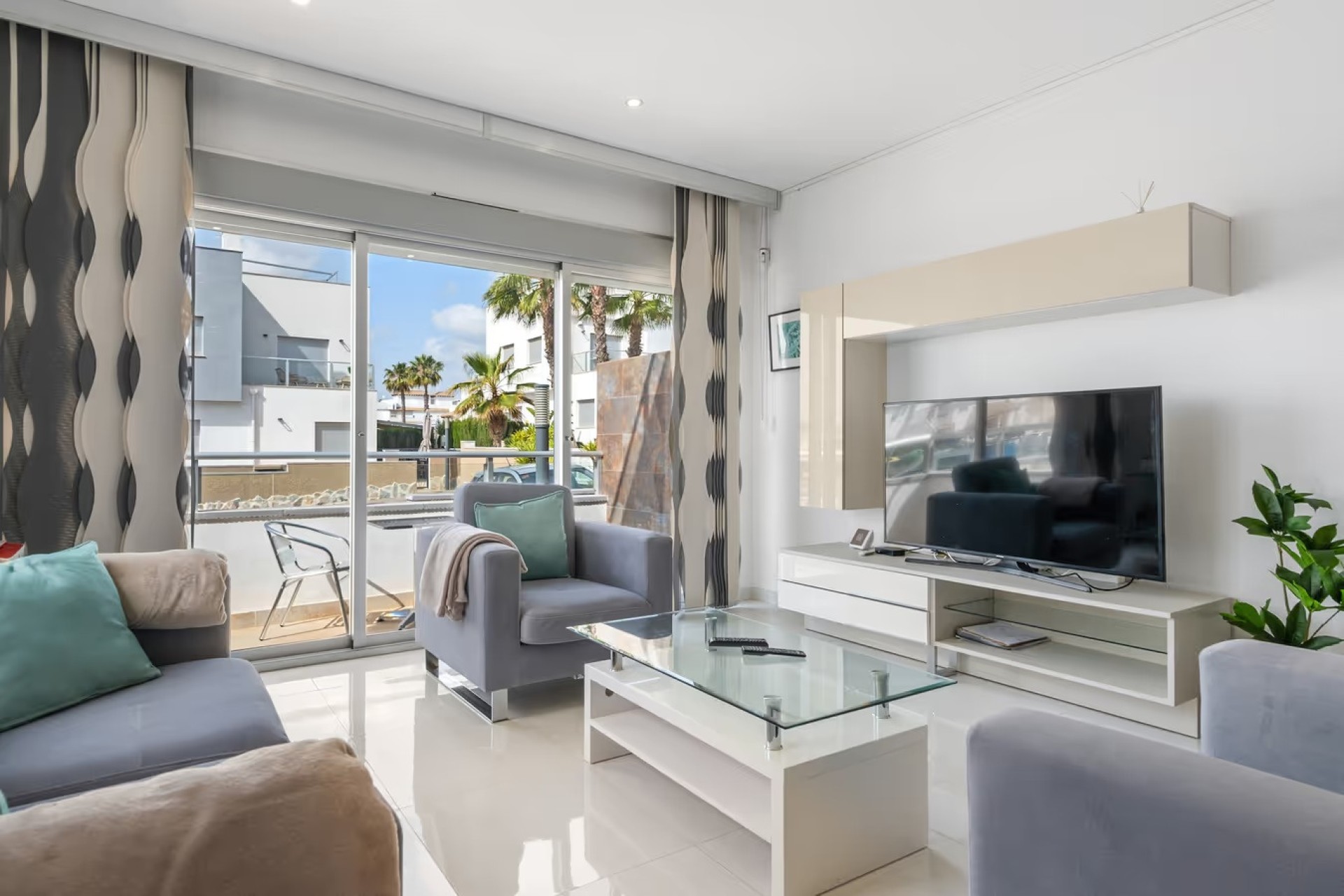 Venta - Villa adosada -
Punta Prima - Marina Med