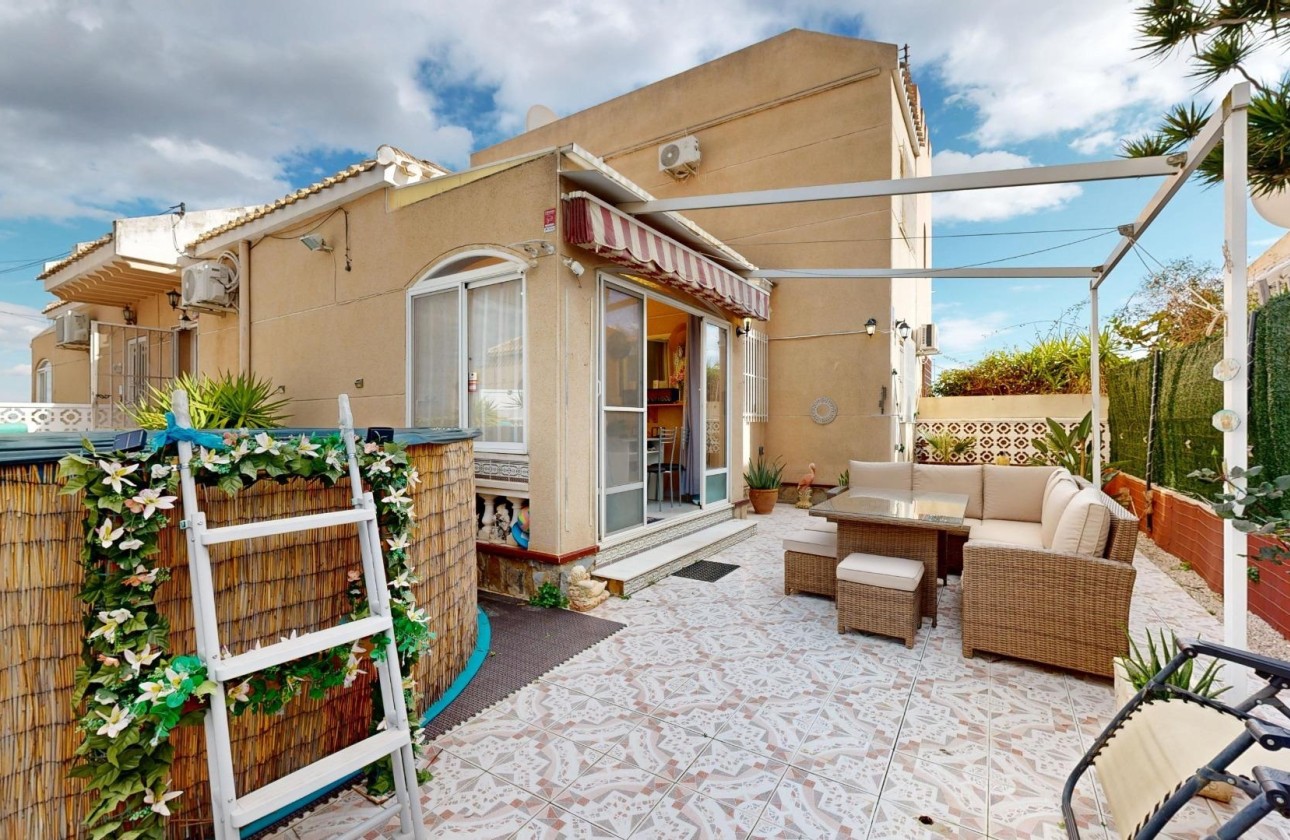 Venta - Villa adosada -
San Miguel de Salinas - 03193