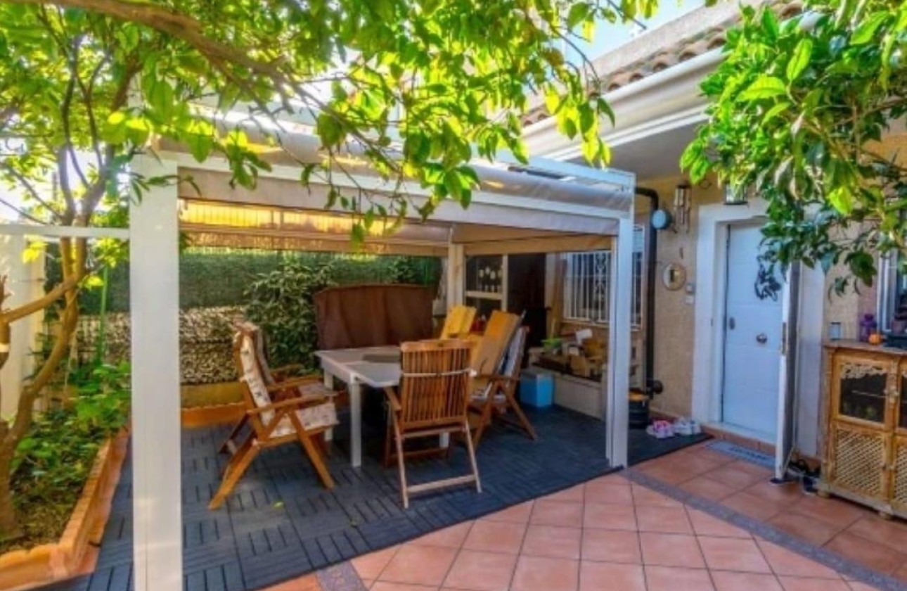 Venta - Villa adosada -
Torrevieja - Aguas Nuevas