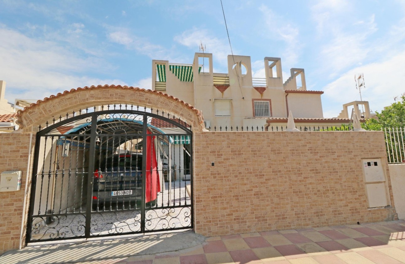 Venta - Villa adosada -
Torrevieja - Torretas
