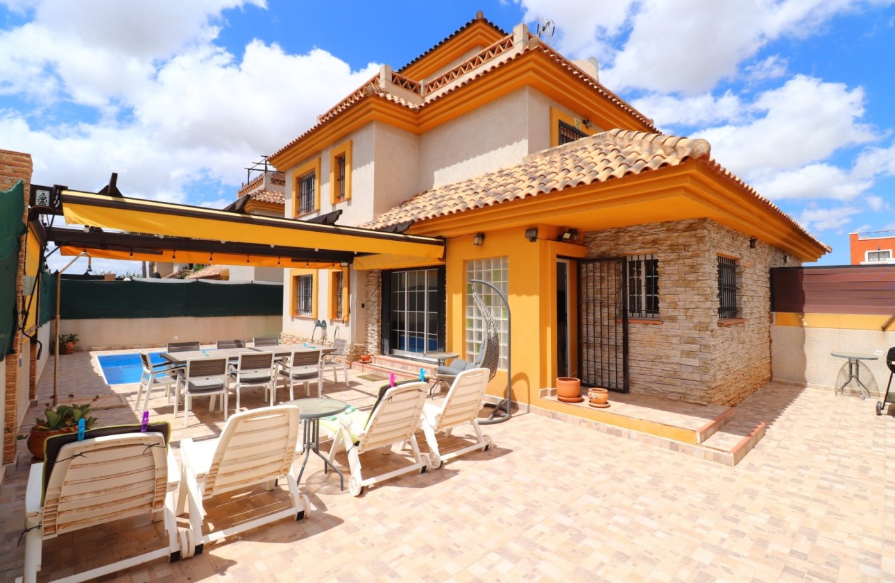 Venta - Villa Semi Adosado -
Los Montesinos - La Herrada