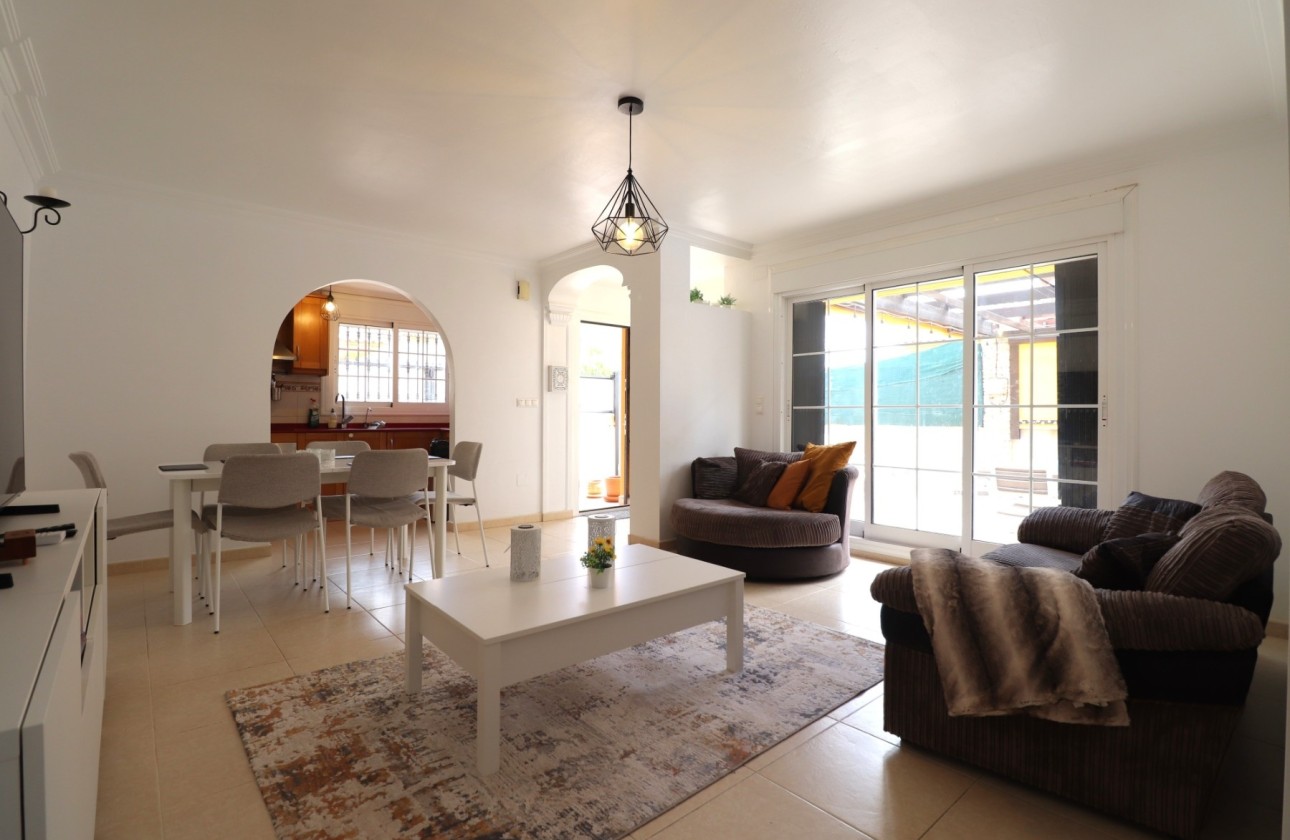 Venta - Villa Semi Adosado -
Los Montesinos - La Herrada