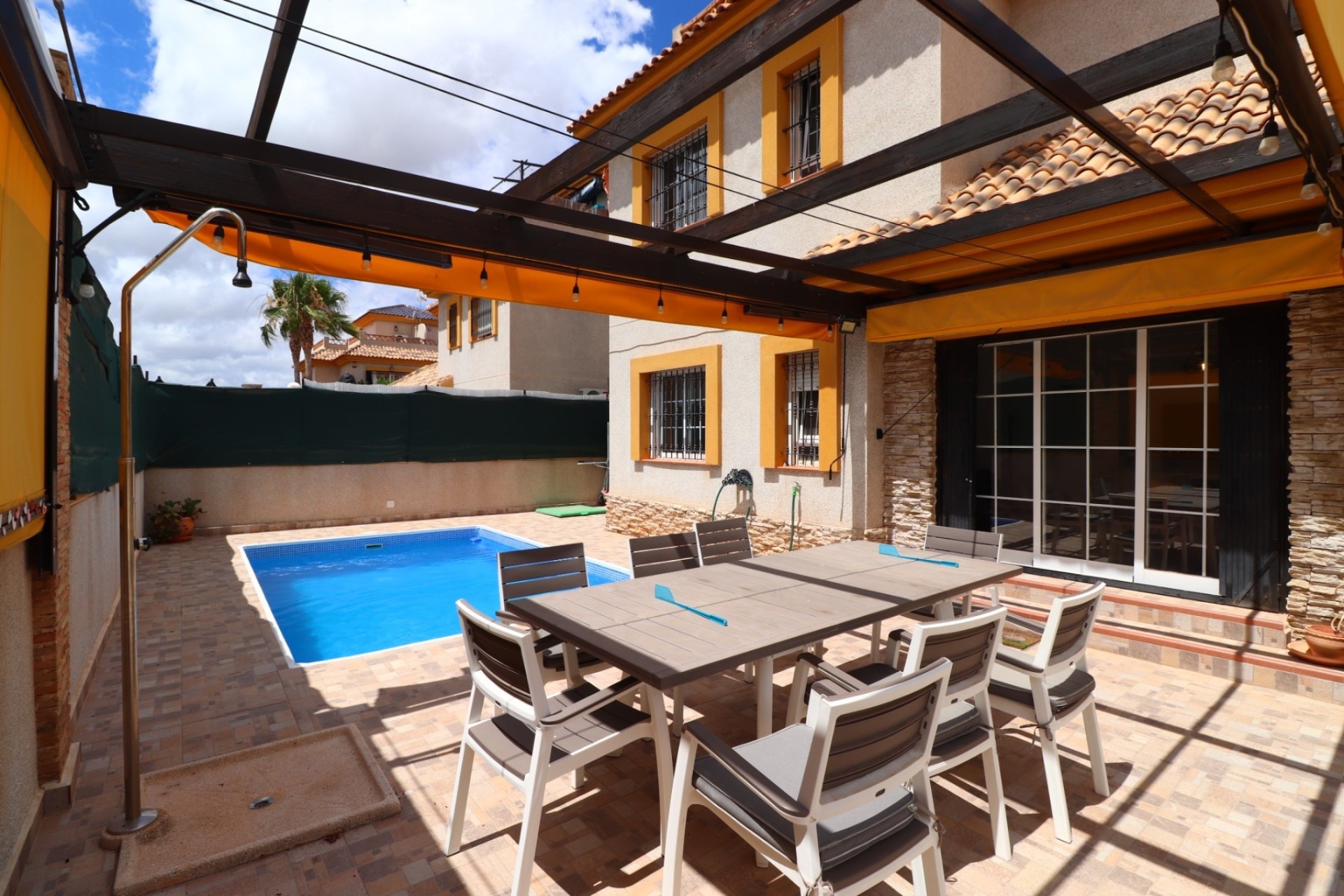 Venta - Villa Semi Adosado -
Los Montesinos - La Herrada