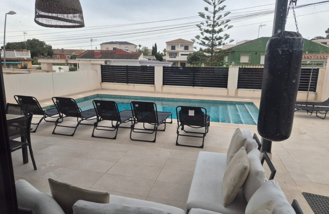 Venta - Villa -
Torrevieja - Los Balcones
