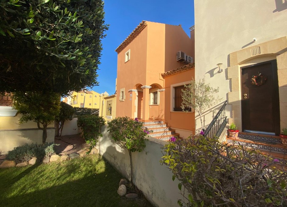 Videresalg - Byhus -
Algorfa - Algorfa (La Finca Golf)