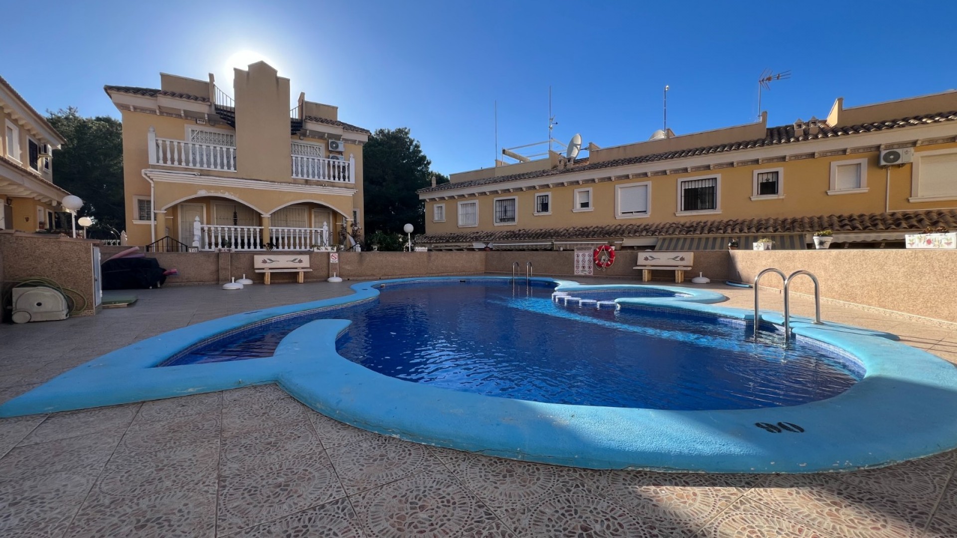 Videresalg - Byhus -
Algorfa - Montemar