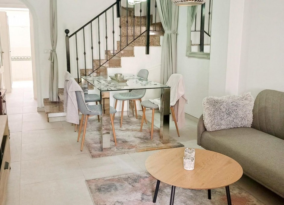 Videresalg - Byhus -
Algorfa