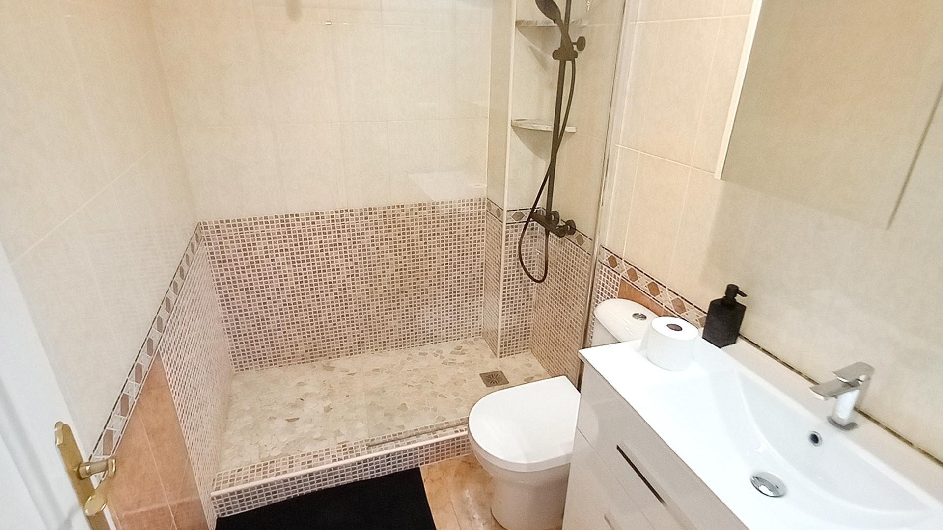 Videresalg - Byhus -
Algorfa