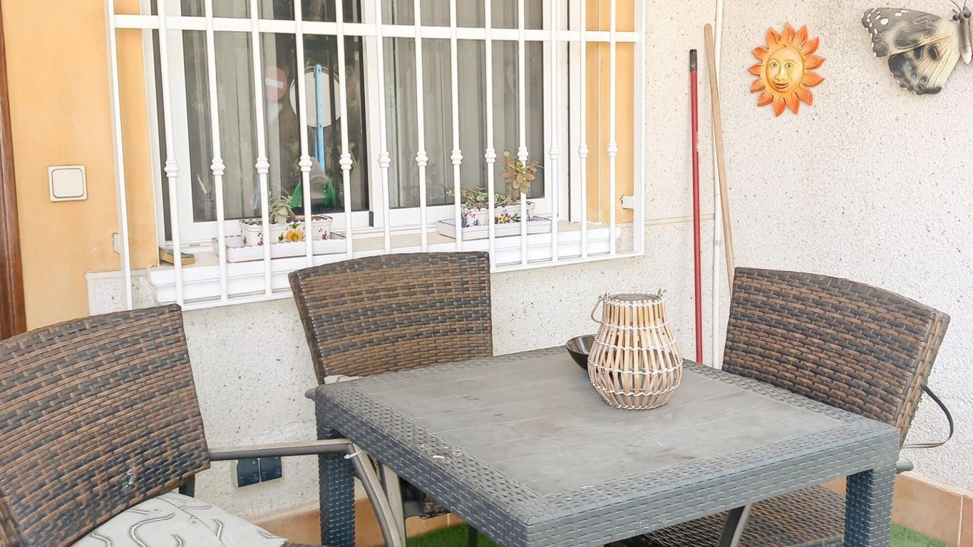 Videresalg - Byhus -
Algorfa