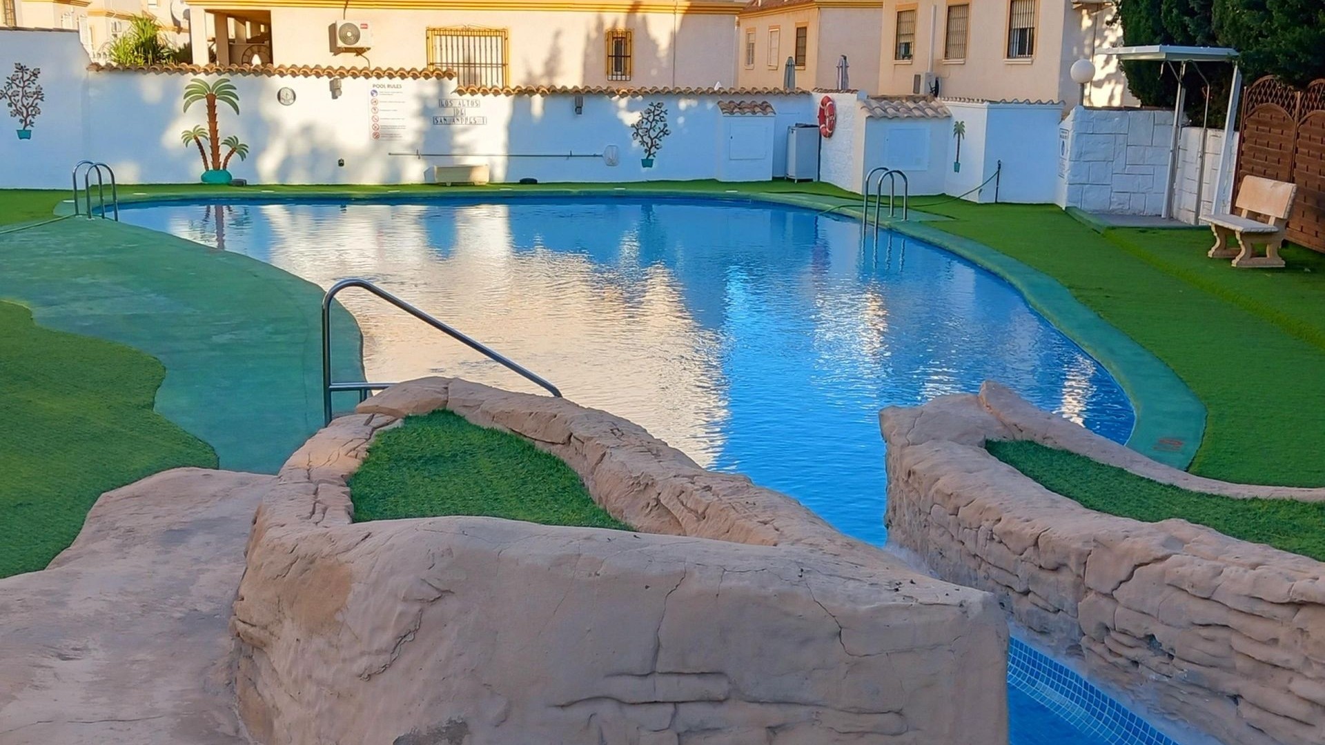 Videresalg - Byhus -
Algorfa