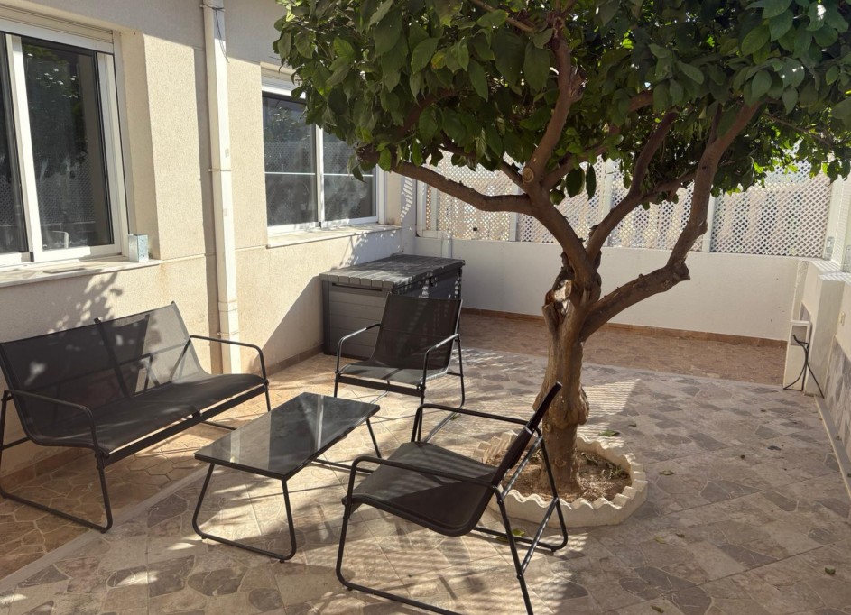 Videresalg - Byhus -
Algorfa