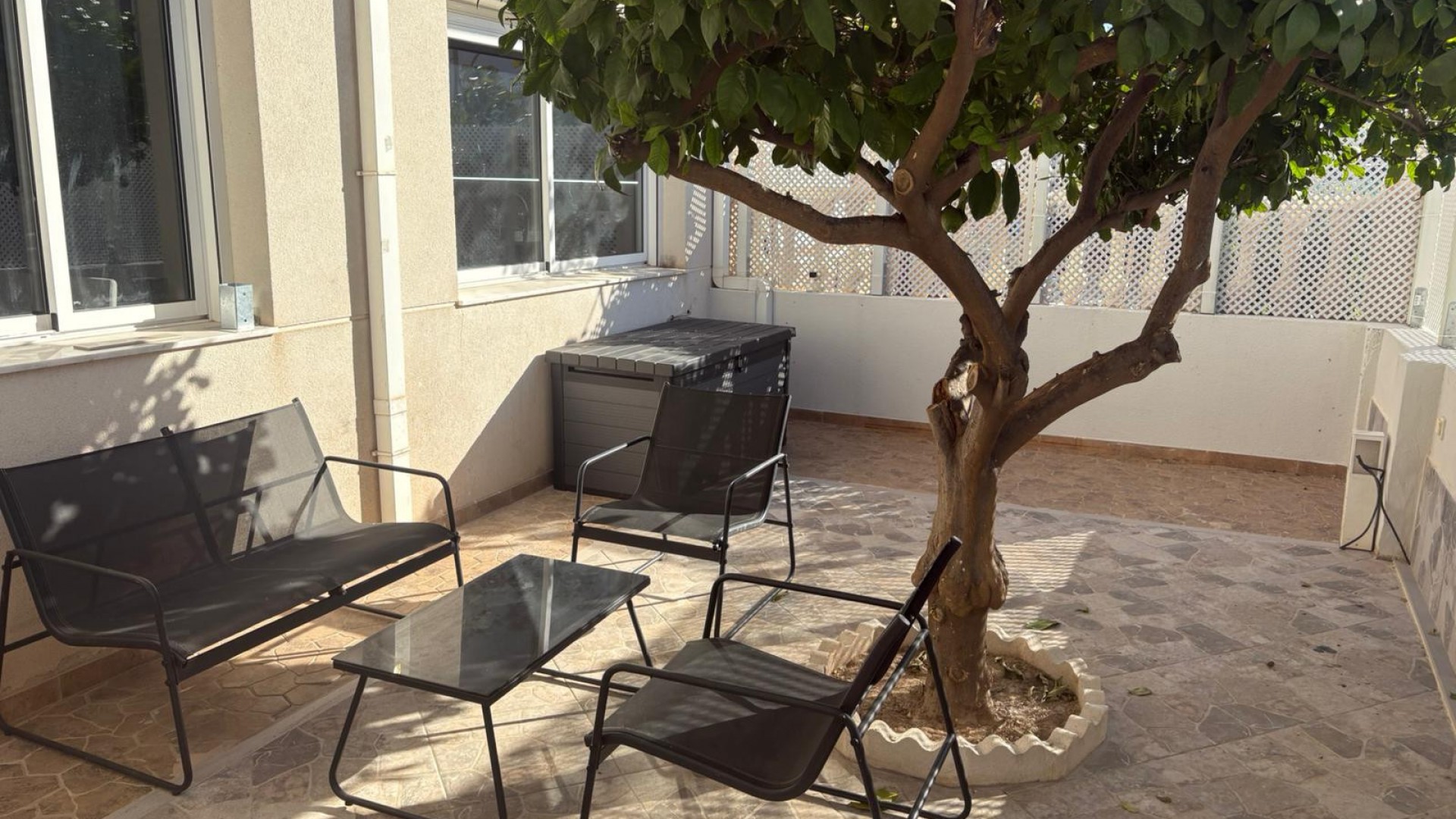 Videresalg - Byhus -
Algorfa